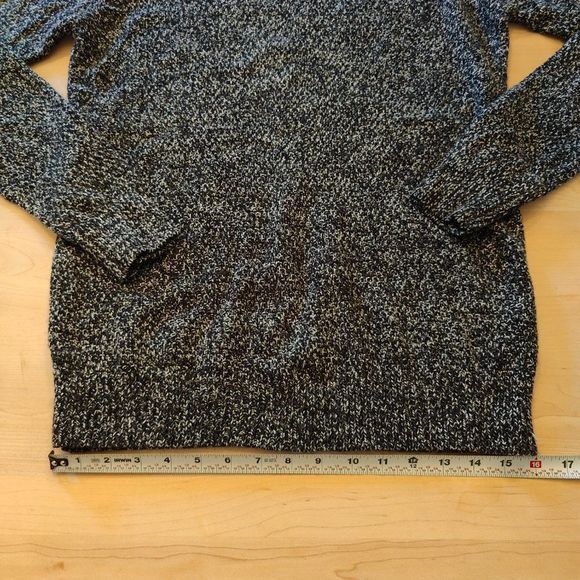 Amnesia Medium Gray Sweater for Fall Unisex Sized Medium - Picture 7 of 12